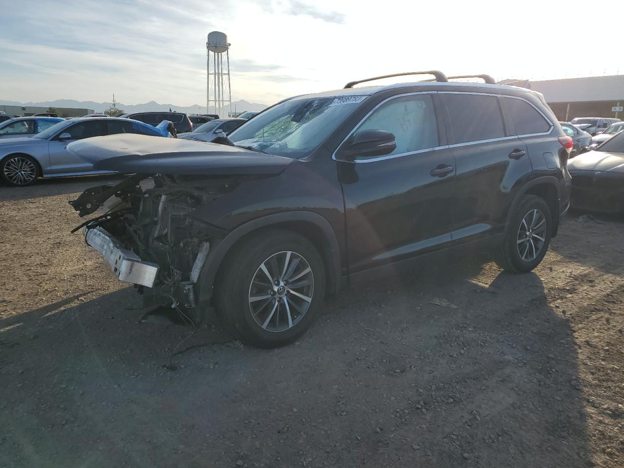Изображение 1 2019 TOYOTA HIGHLANDER SE 2019 с VIN 5TDKZRFH0KS550699