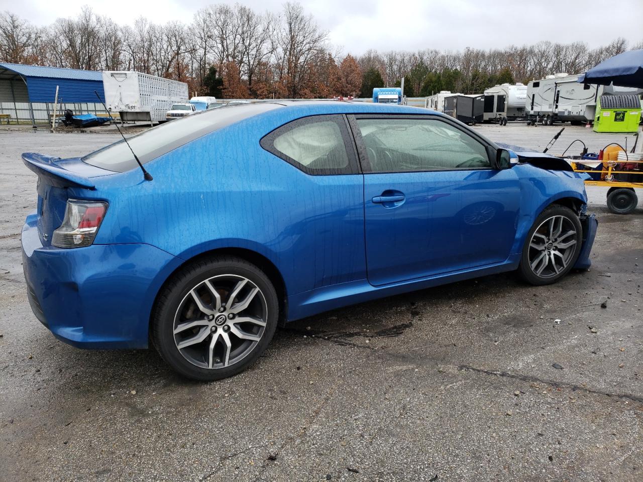 Image 3 of 2014 TOYOTA SCION TC  2014 with VIN JTKJF5C74E3072682