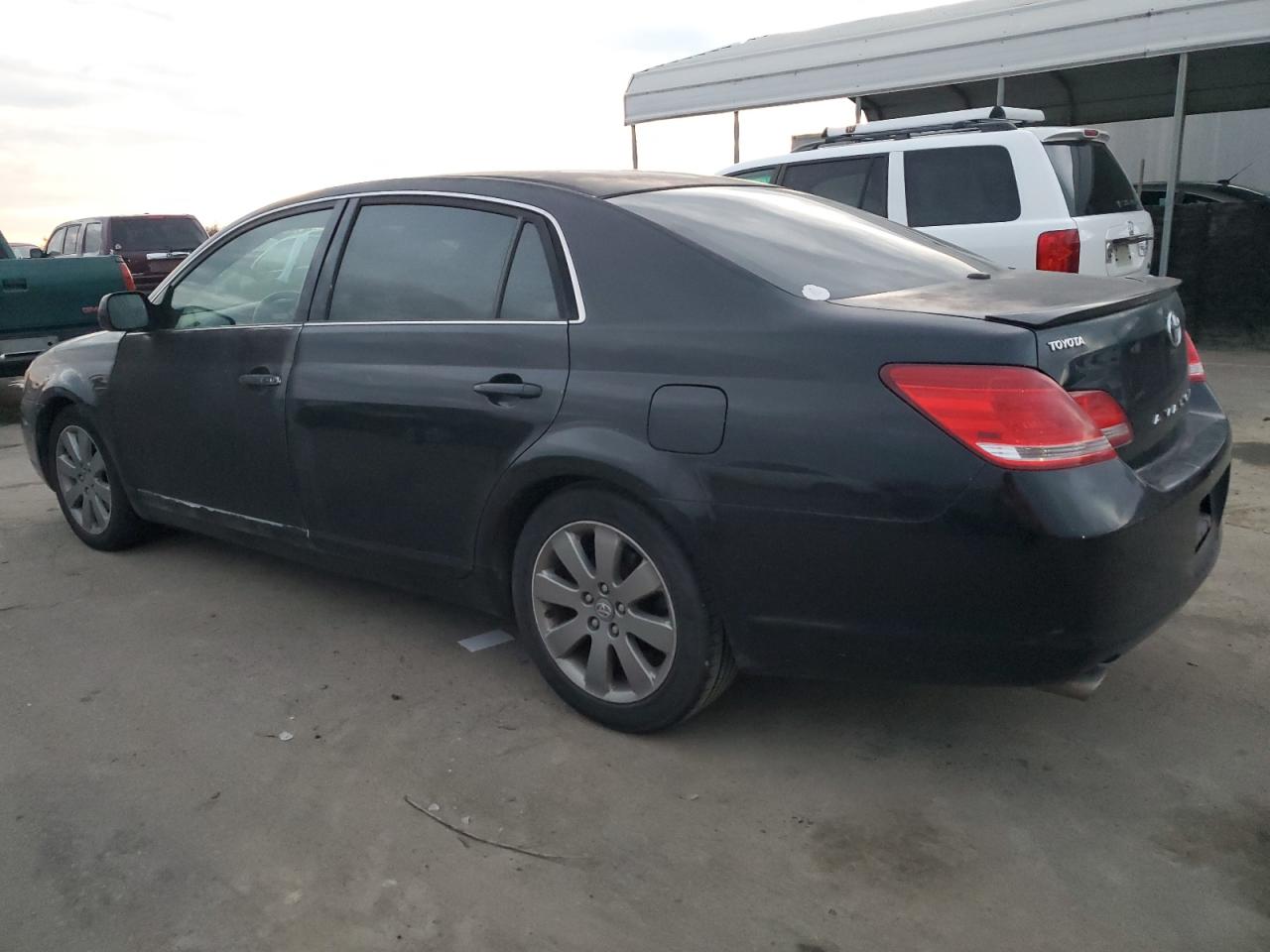 Image 2 of 2005 TOYOTA AVALON XL 2005 with VIN 4T1BK36B35U033602