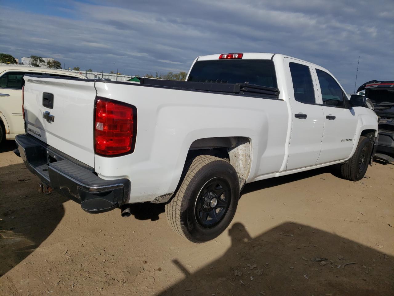 Image 3 of 2015 CHEVROLET SILVERADO C1500 2015 with VIN 1GCRCPEH8FZ446410