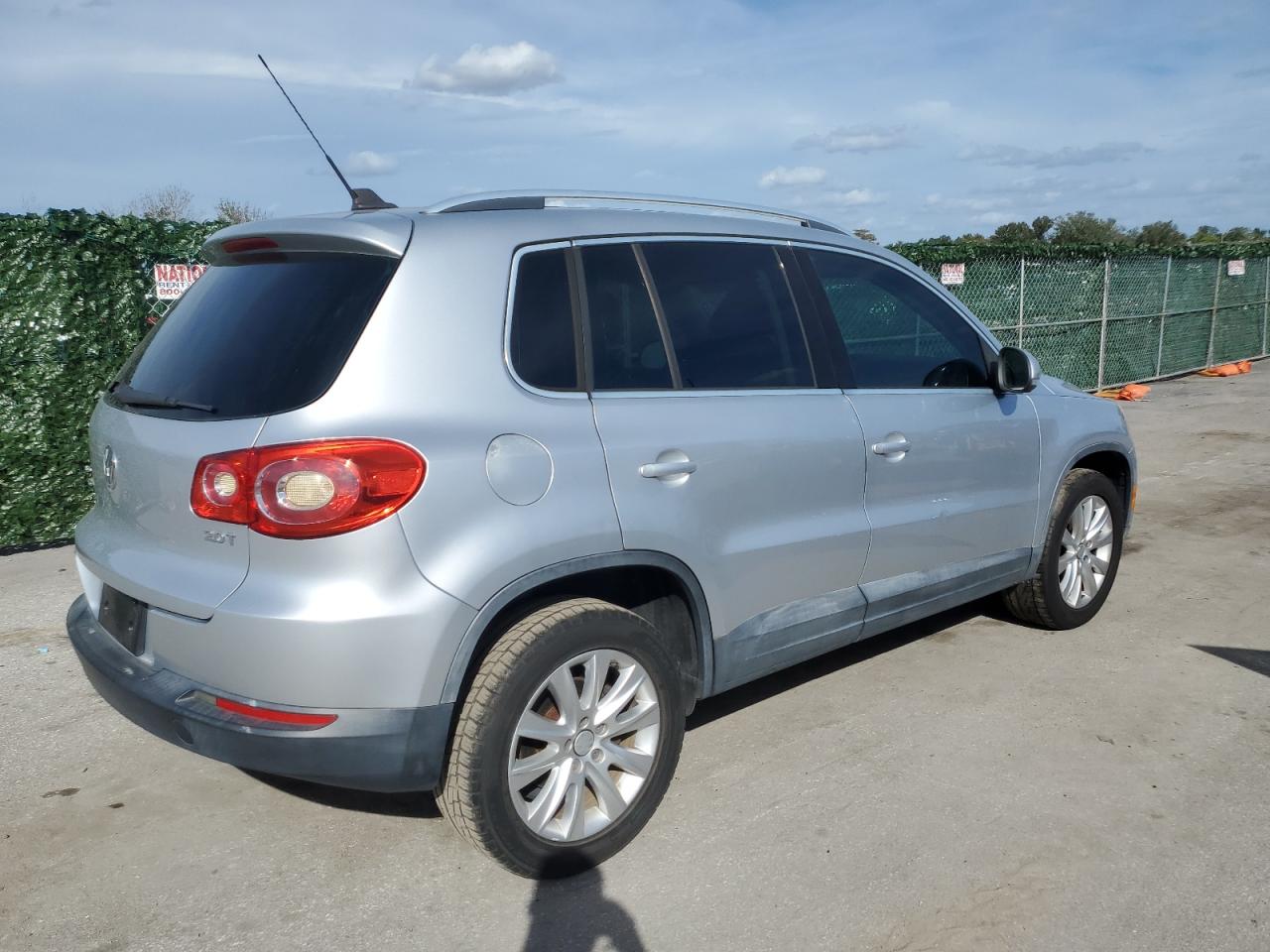 Изображение 3 2010 VOLKSWAGEN TIGUAN S 2010 с VIN WVGAV7AX9AW508424