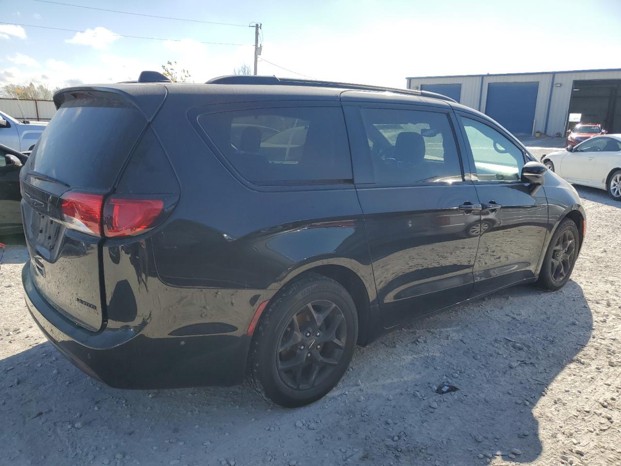 Image 3 of 2020 CHRYSLER PACIFICA LIMITED 2020 with VIN 2C4RC1GG0LR261324