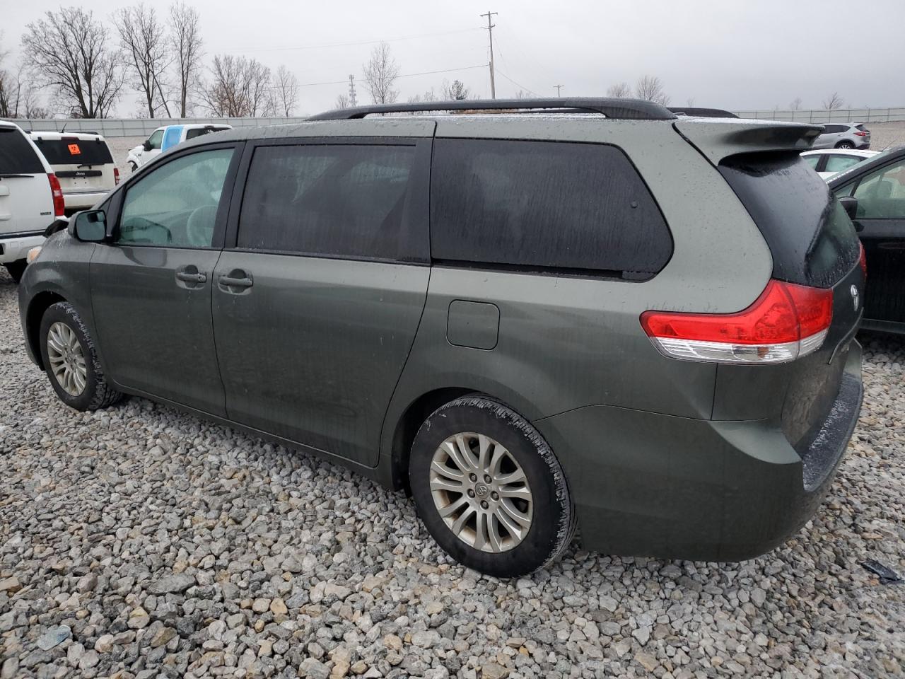Obraz 2 z 2011 TOYOTA SIENNA XLE 2011 z VIN 5TDYK3DC4BS134920