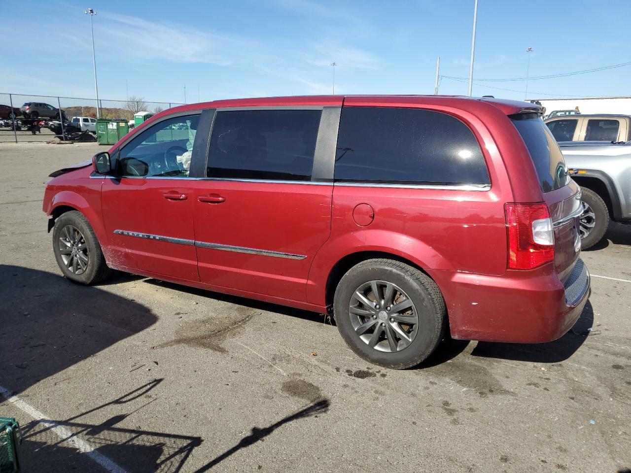 Obraz 2 z 2015 CHRYSLER TOWN & COUNTRY S 2015 z VIN 2C4RC1HGXFR699755