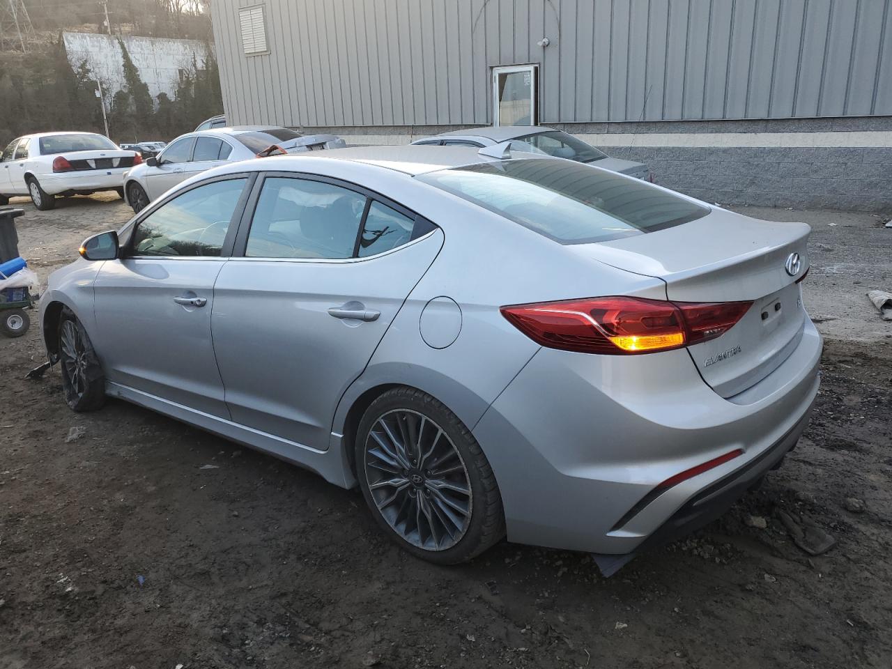 Obraz 2 z 2018 HYUNDAI ELANTRA SPORT 2018 z VIN KMHD04LB1JU474647