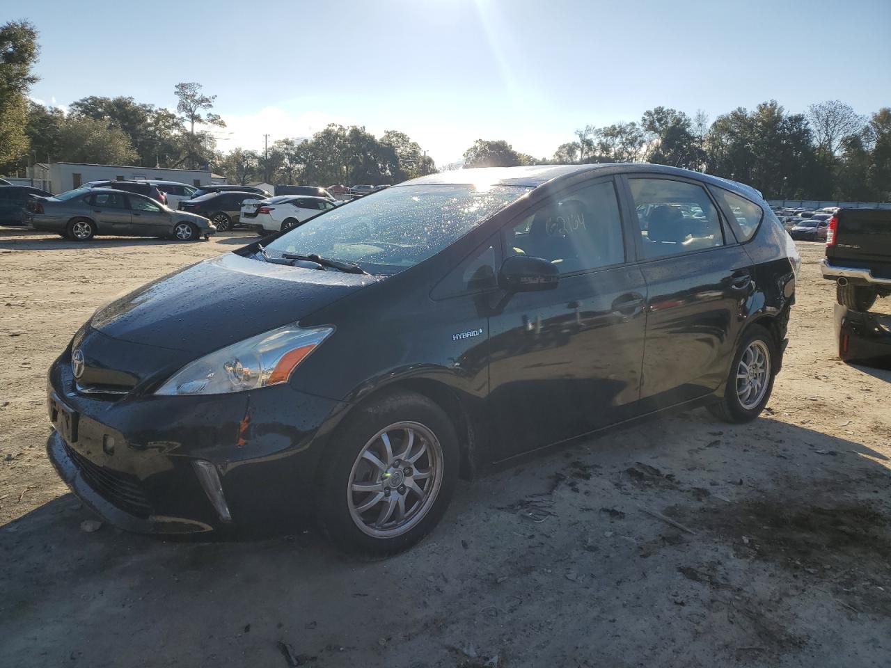 Image 1 of 2012 TOYOTA PRIUS V  2012 with VIN JTDZN3EU2C3089627