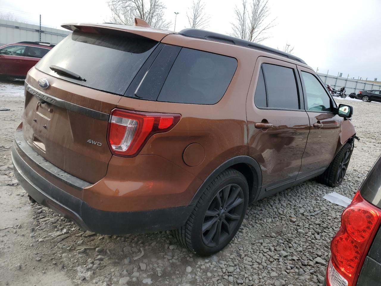 Image 3 of 2017 FORD EXPLORER XLT 2017 with VIN 1FM5K8D85HGA21813