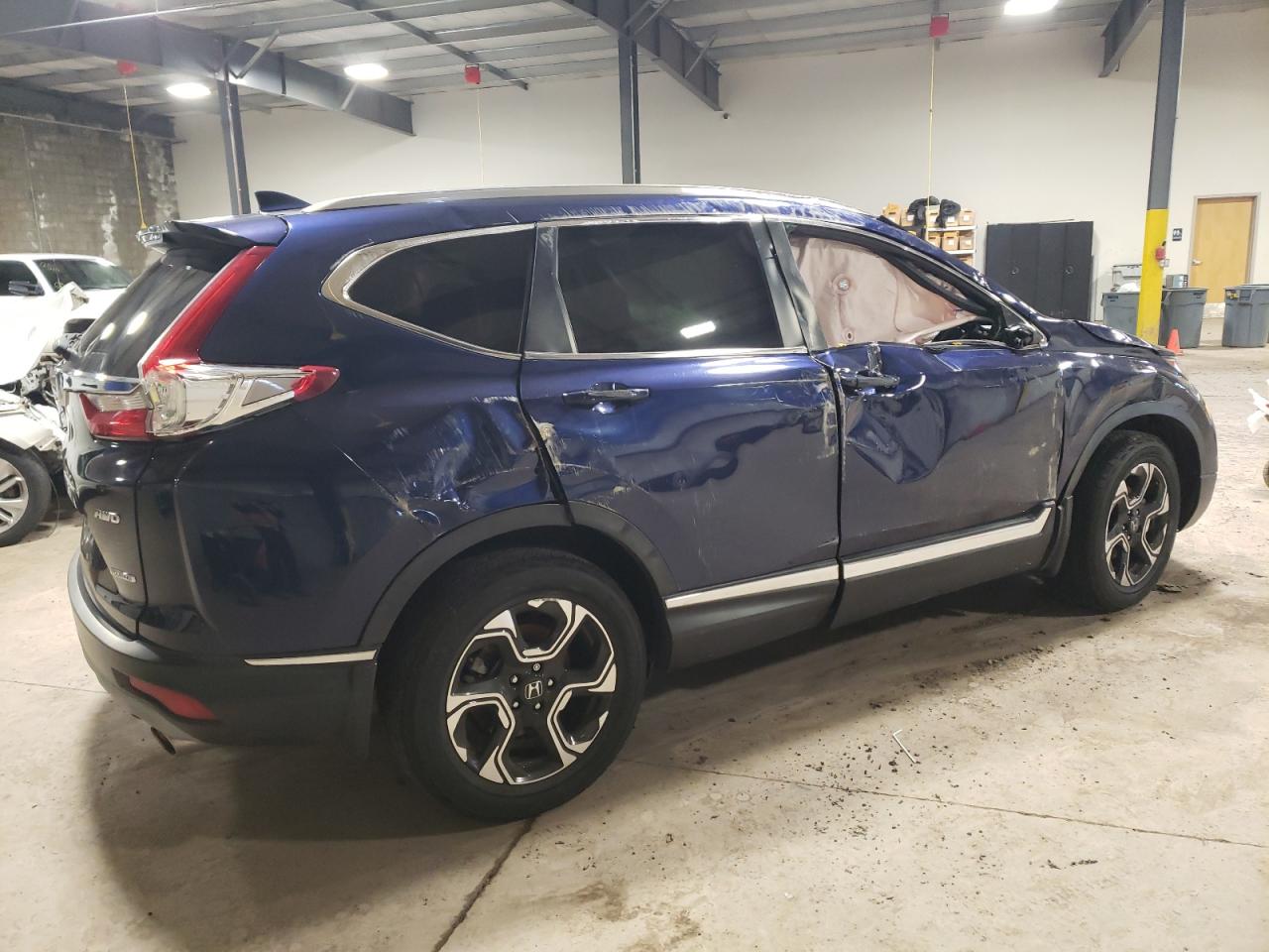 Obraz 3 z 2018 HONDA CR-V TOURING 2018 z VIN 7FARW2H9XJE002284