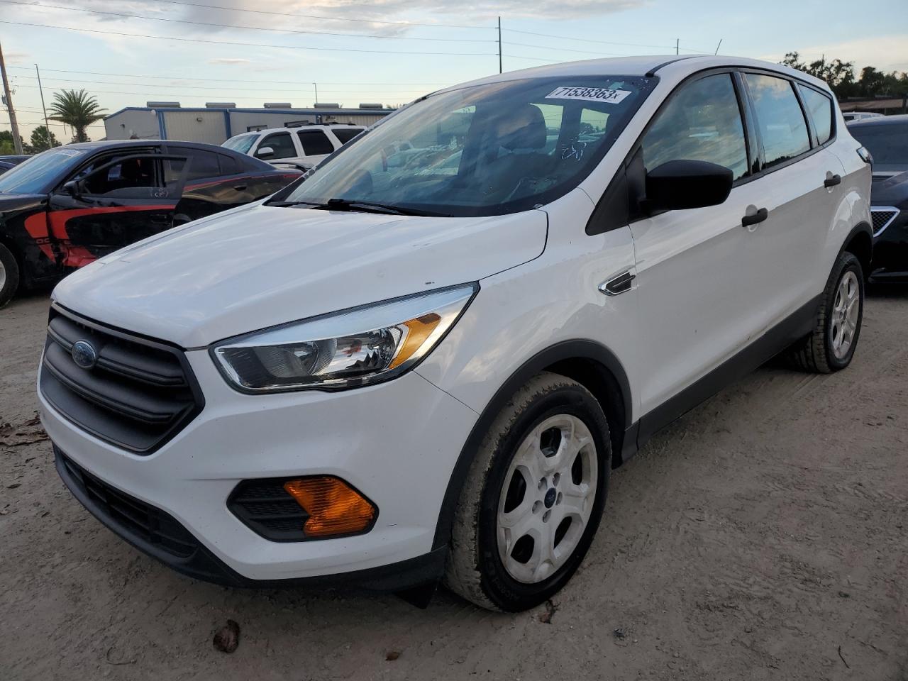 Изображение 1 2017 FORD ESCAPE S 2017 с VIN 1FMCU0F72HUC54217