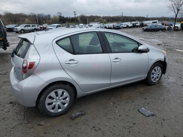Image 3 of 2013 TOYOTA PRIUS C  2013 with VIN JTDKDTB33D1045522