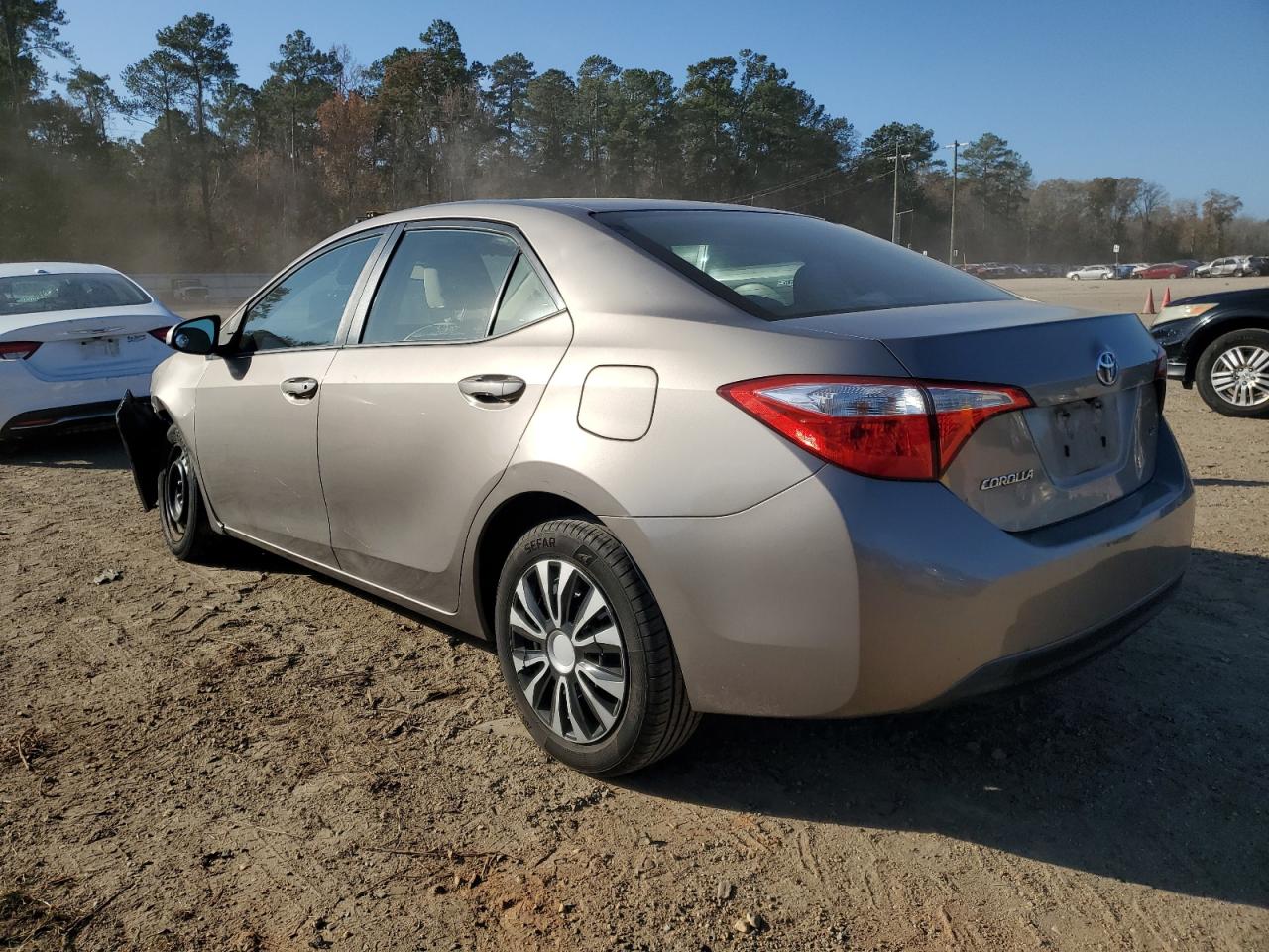 Obraz 2 z 2015 TOYOTA COROLLA L 2015 z VIN 5YFBURHE9FP353773