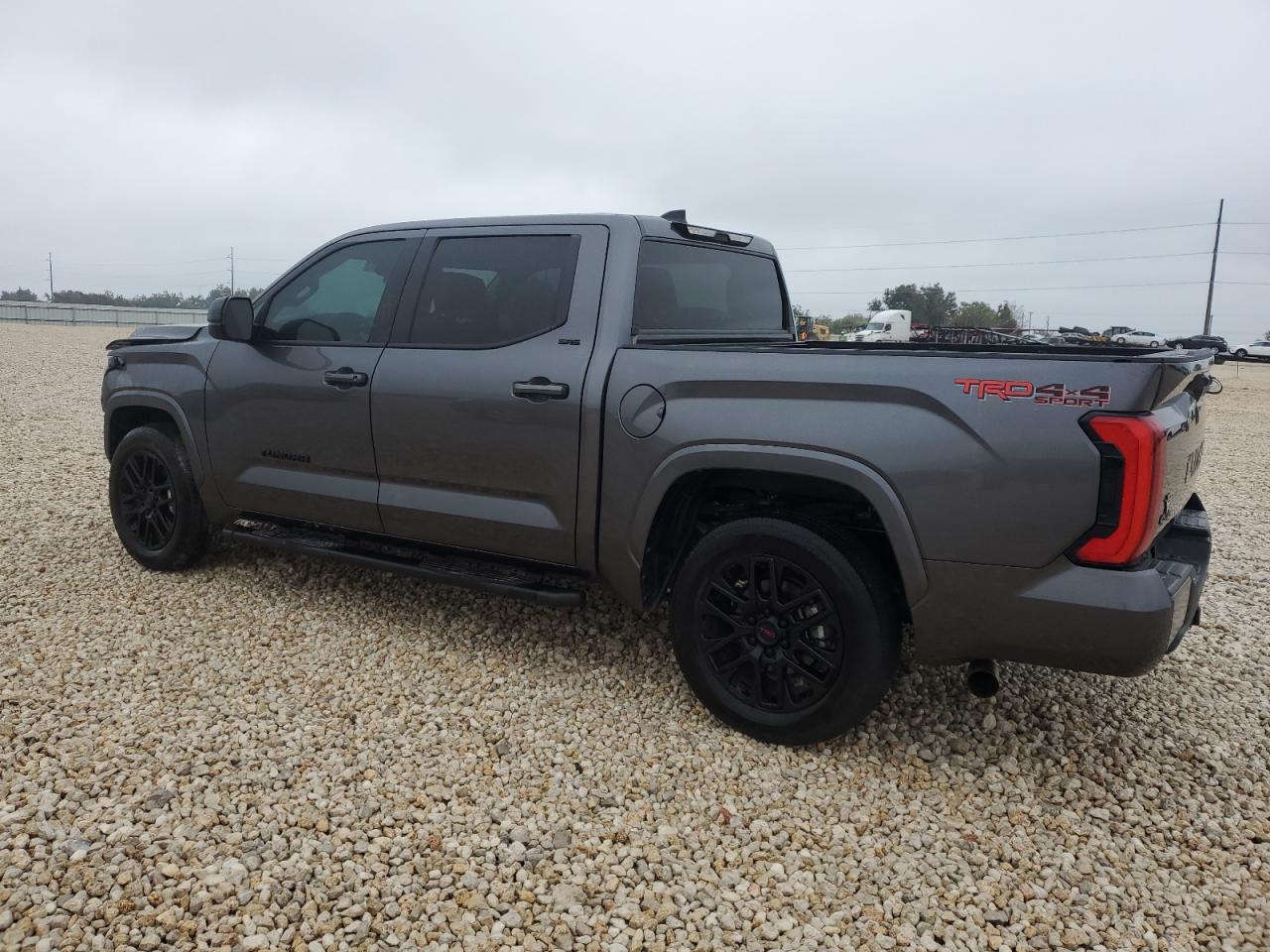 Obraz 2 z 2022 TOYOTA TUNDRA CREWMAX SR 2022 z VIN 5TFLA5DBXNX030852