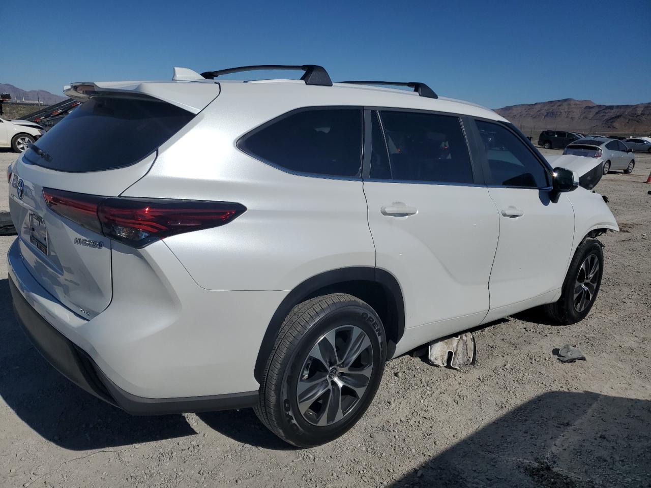 Image 3 of 2023 TOYOTA HIGHLANDER HYBRID XLE 2023 with VIN 5TDKARAH0PS019900