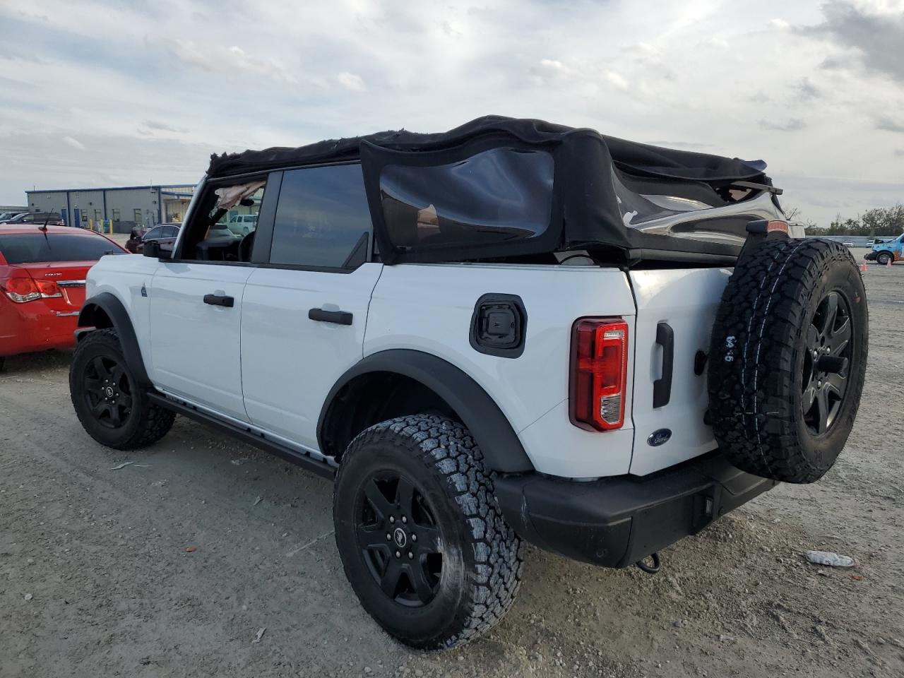 Obraz 2 z 2022 FORD BRONCO BASE 2022 z VIN 1FMEE5DP0NLB59694