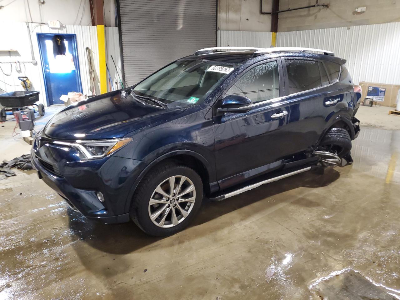 Image 1 of 2017 TOYOTA RAV4 LIMITED 2017 with VIN 2T3DFREV0HW563193