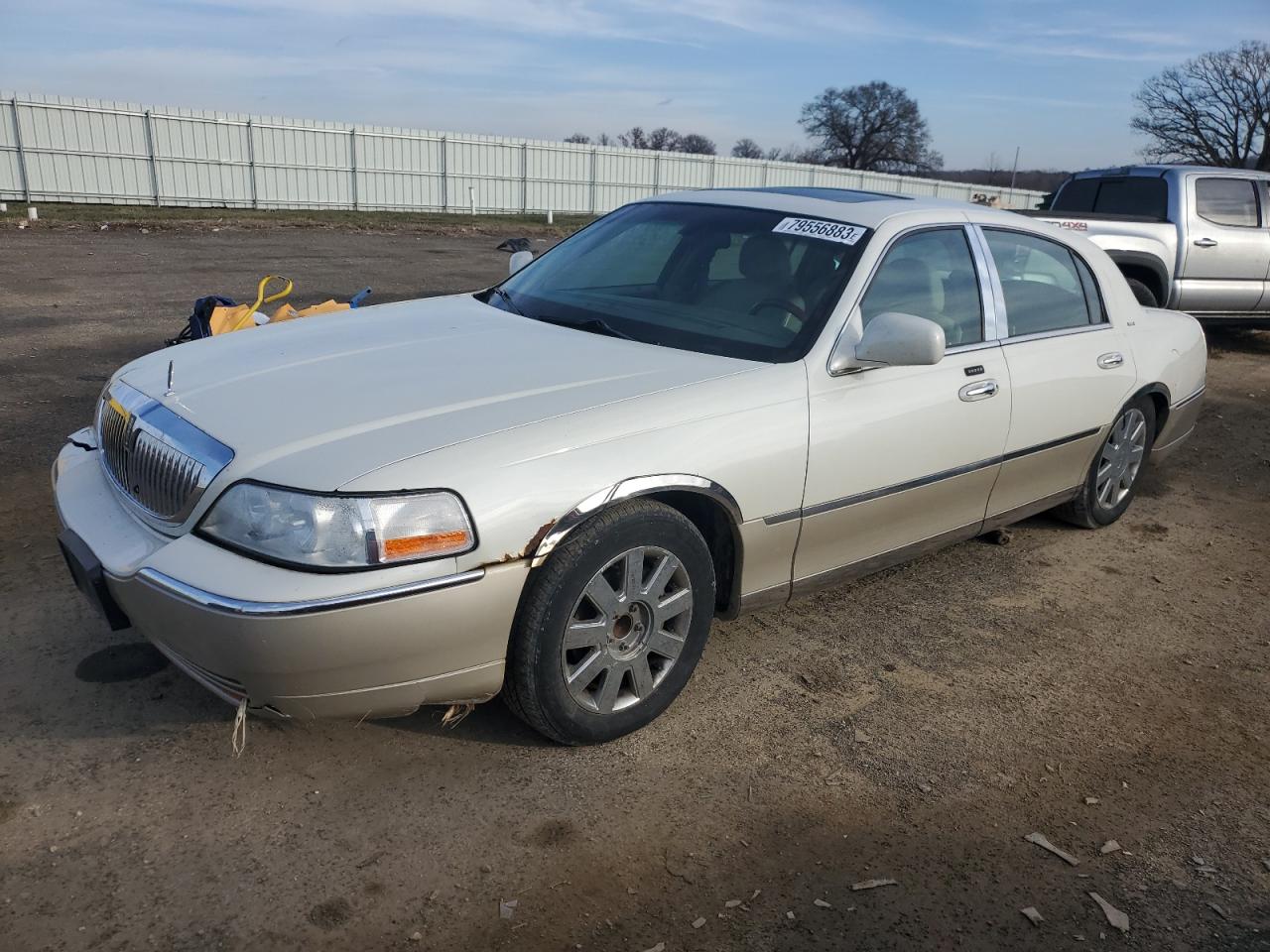 Image 1 of 2005 LINCOLN TOWN CAR SIGNATURE LIMITED 2005 with VIN 1LNHM82W15Y624935