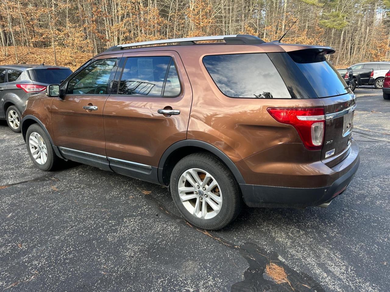 Image 3 of 2011 FORD EXPLORER XLT 2011 with VIN 1FMHK7D85BGA84120