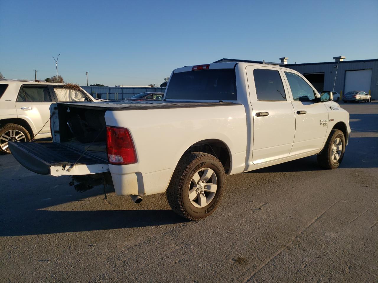 Obraz 3 z 2019 RAM 1500 CLASSIC TRADESMAN 2019 z VIN 1C6RR7KM3KS682196