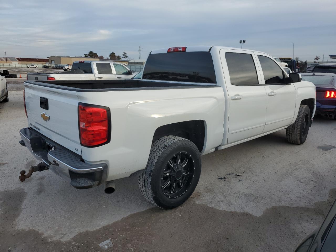 Image 3 of 2018 CHEVROLET SILVERADO C1500 LT 2018 with VIN 3GCPCREC7JG592944