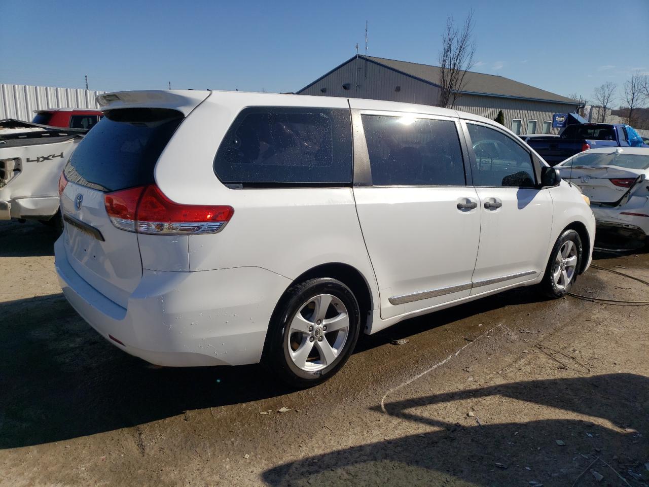 Image 3 of 2011 TOYOTA SIENNA  2011 with VIN 5TDZK3DC9BS080759