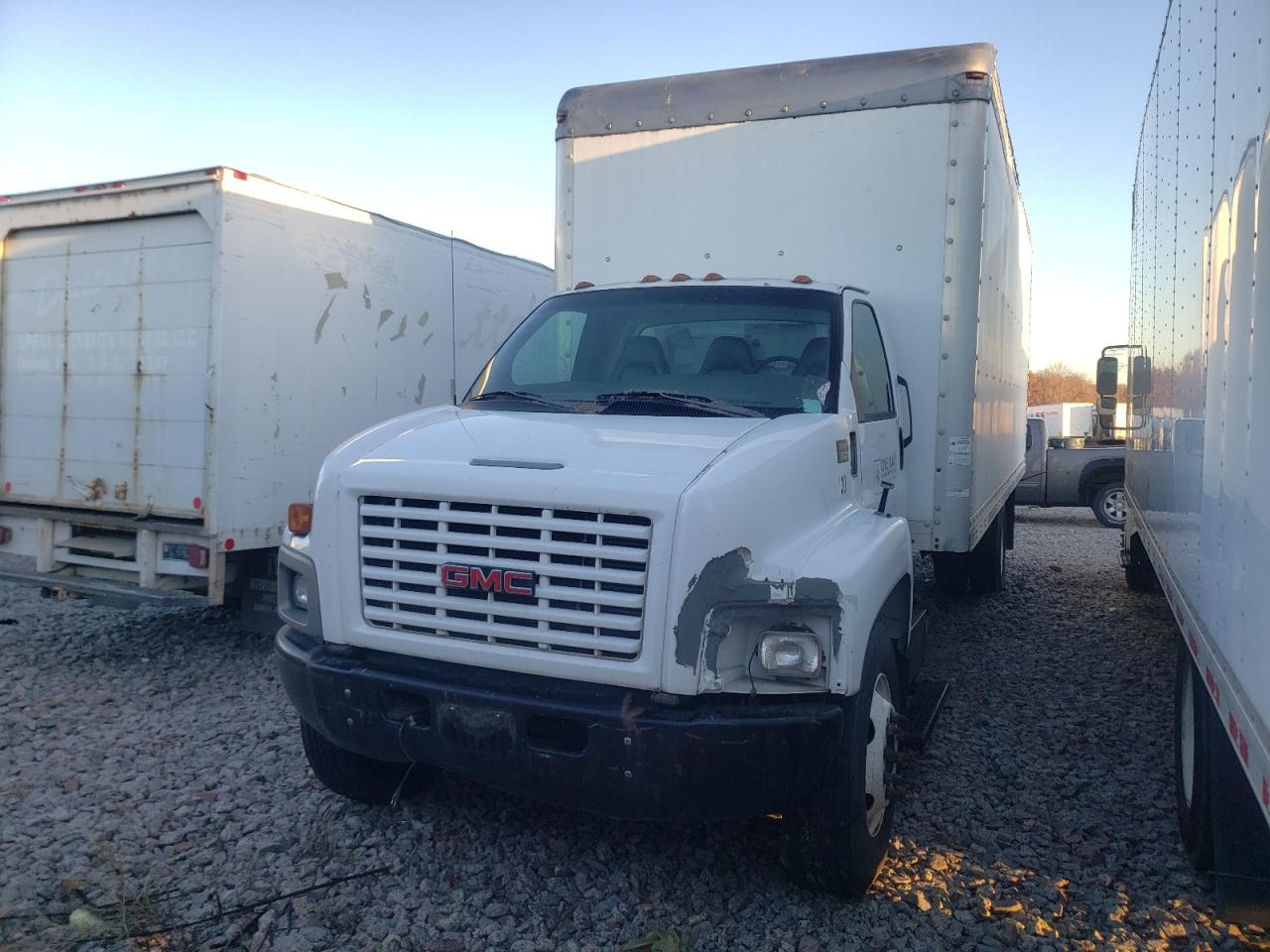 Image 1 of 2004 GMC C7500 C7C042 2004 with VIN 1GDJ7C1C54F901325
