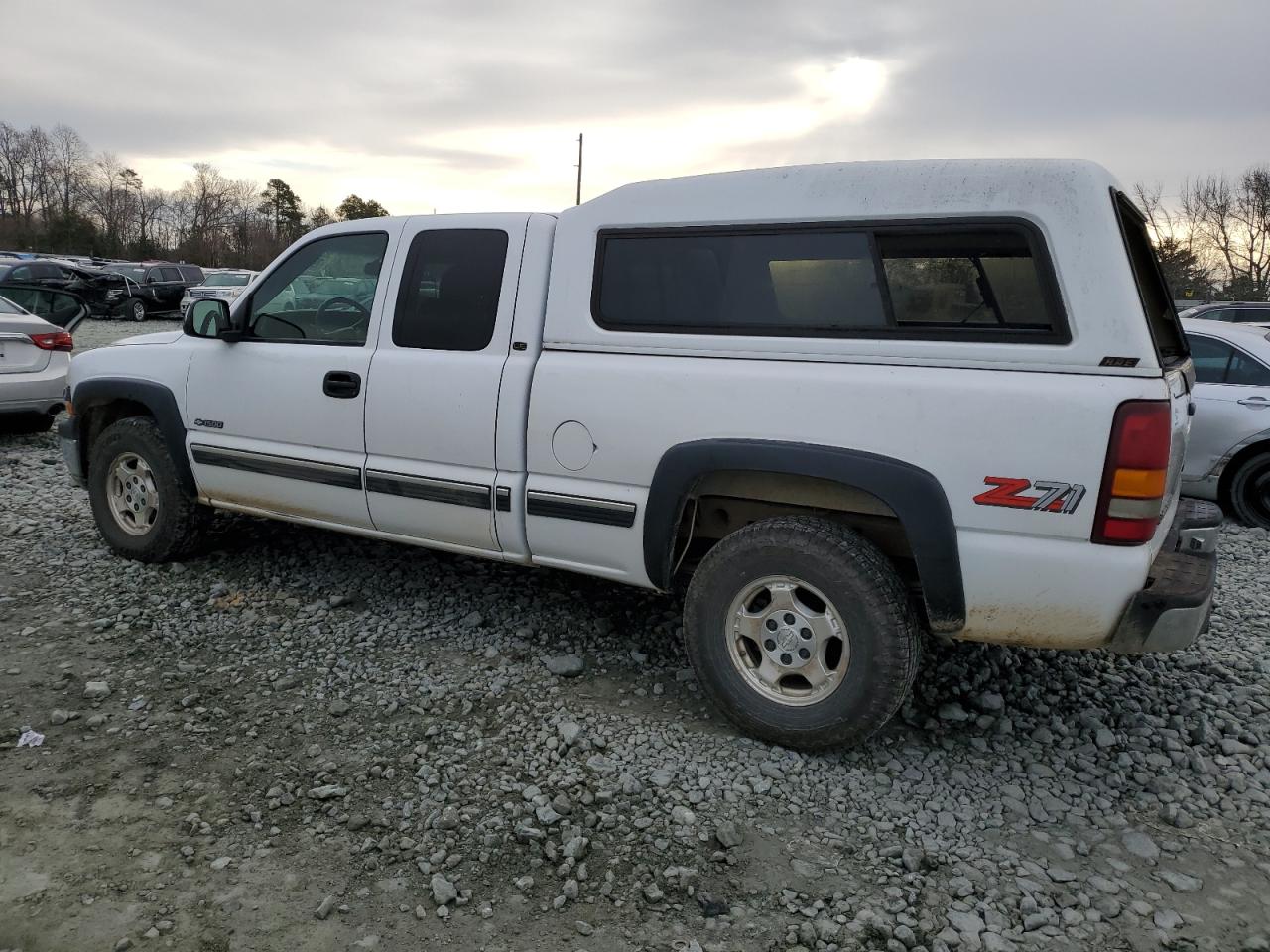 Image 2 of 2000 CHEVROLET SILVERADO K1500 2000 with VIN 2GCEK19T8Y1274100