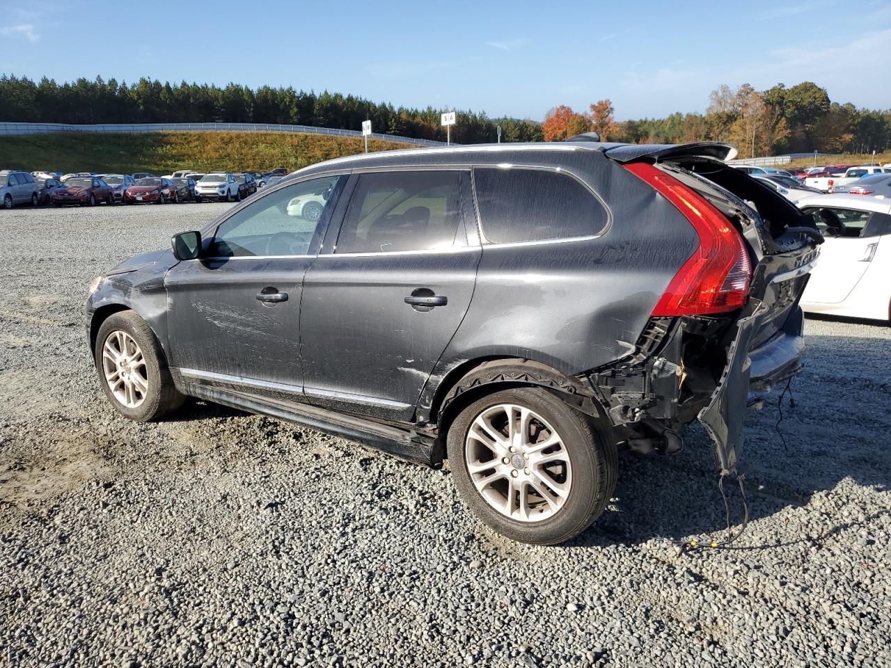 Image 2 of 2016 VOLVO XC60 T5 PREMIER 2016 with VIN YV440MDK1G2904195