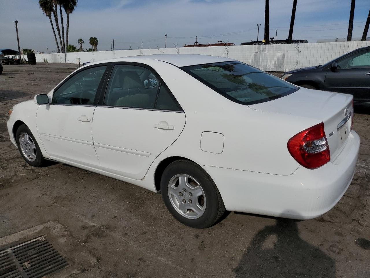 Image 2 of 2002 TOYOTA CAMRY LE 2002 with VIN 4T1BF32K82U007311