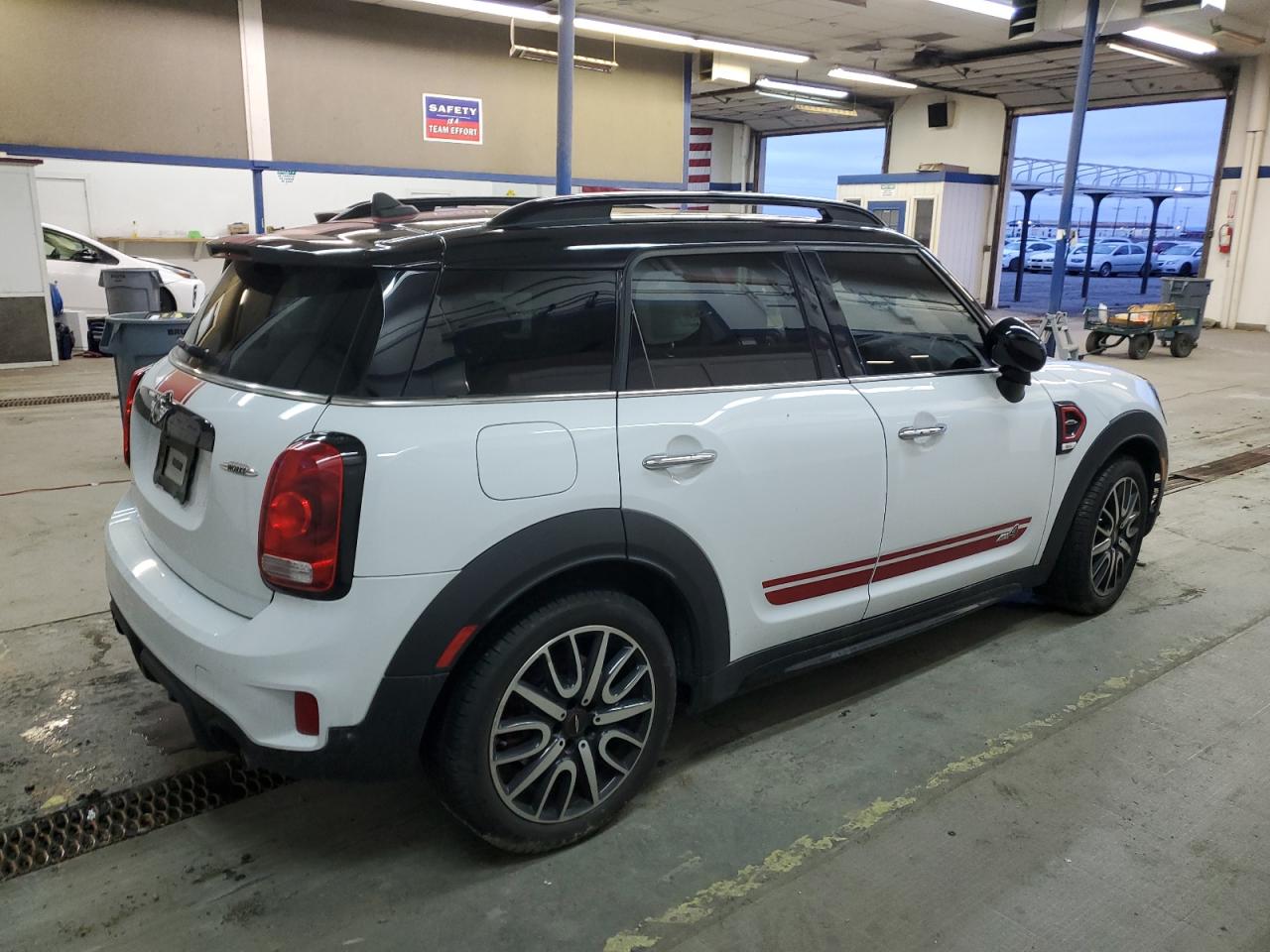 Image 3 of 2018 MINI COOPER JCW COUNTRYMAN ALL4 2018 with VIN WMZYV9C34J3B92072