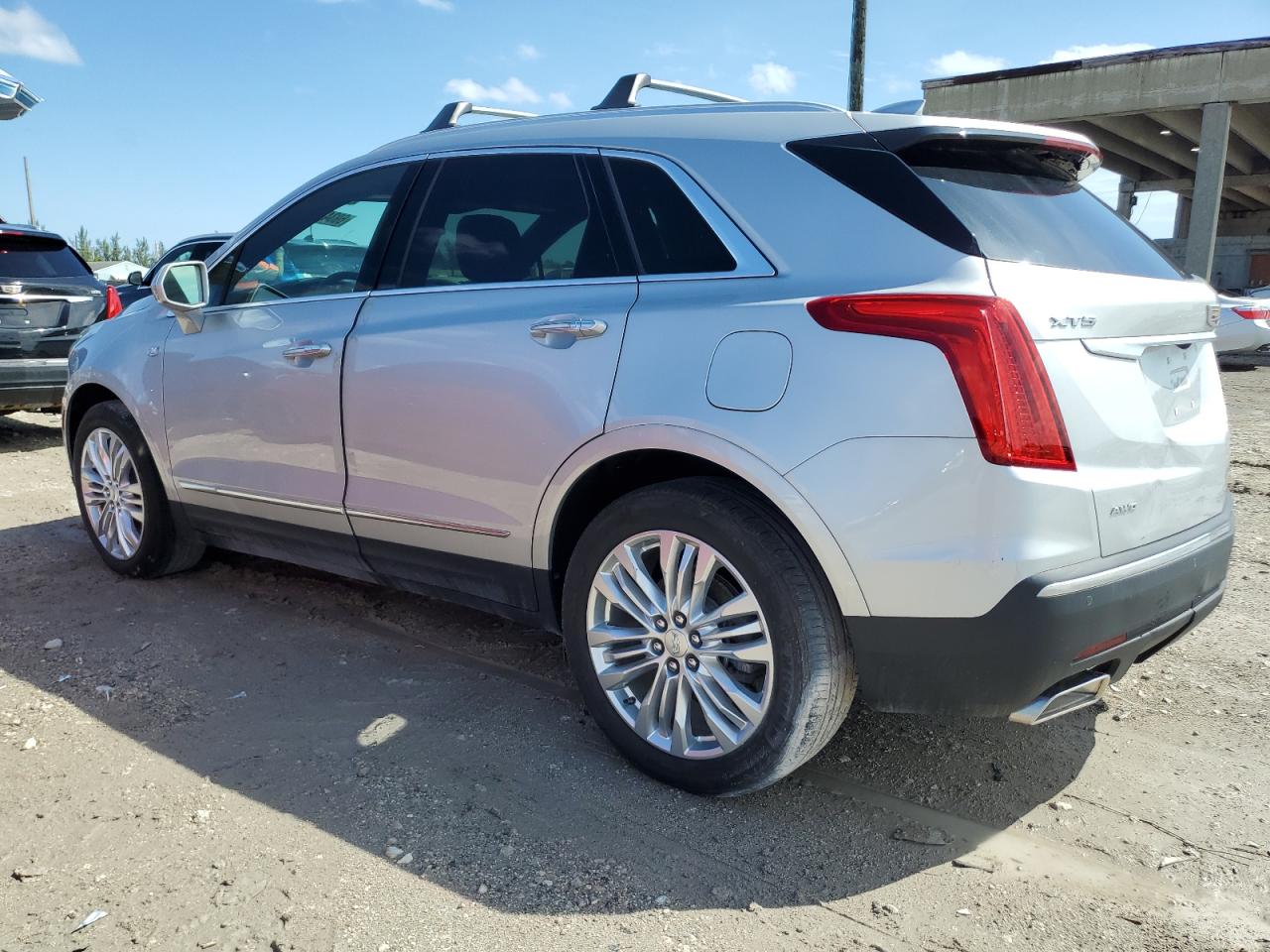 Image 2 of Cadillac Xt5 Premium Luxury 2019 with VIN 1GYKNFRS1KZ193379