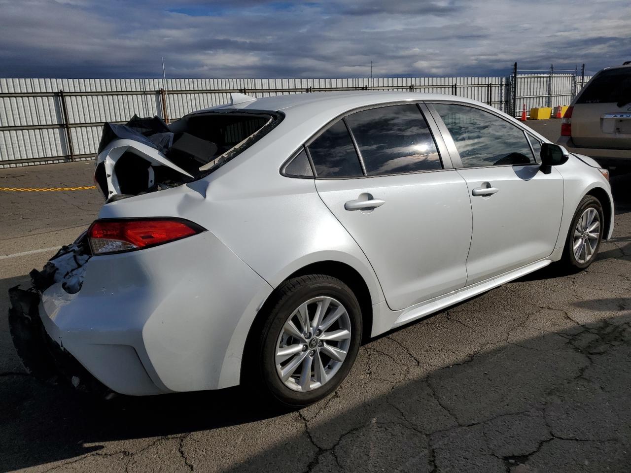 Obraz 3 z 2023 TOYOTA COROLLA LE 2023 z VIN JTDBCMFE9P3007287