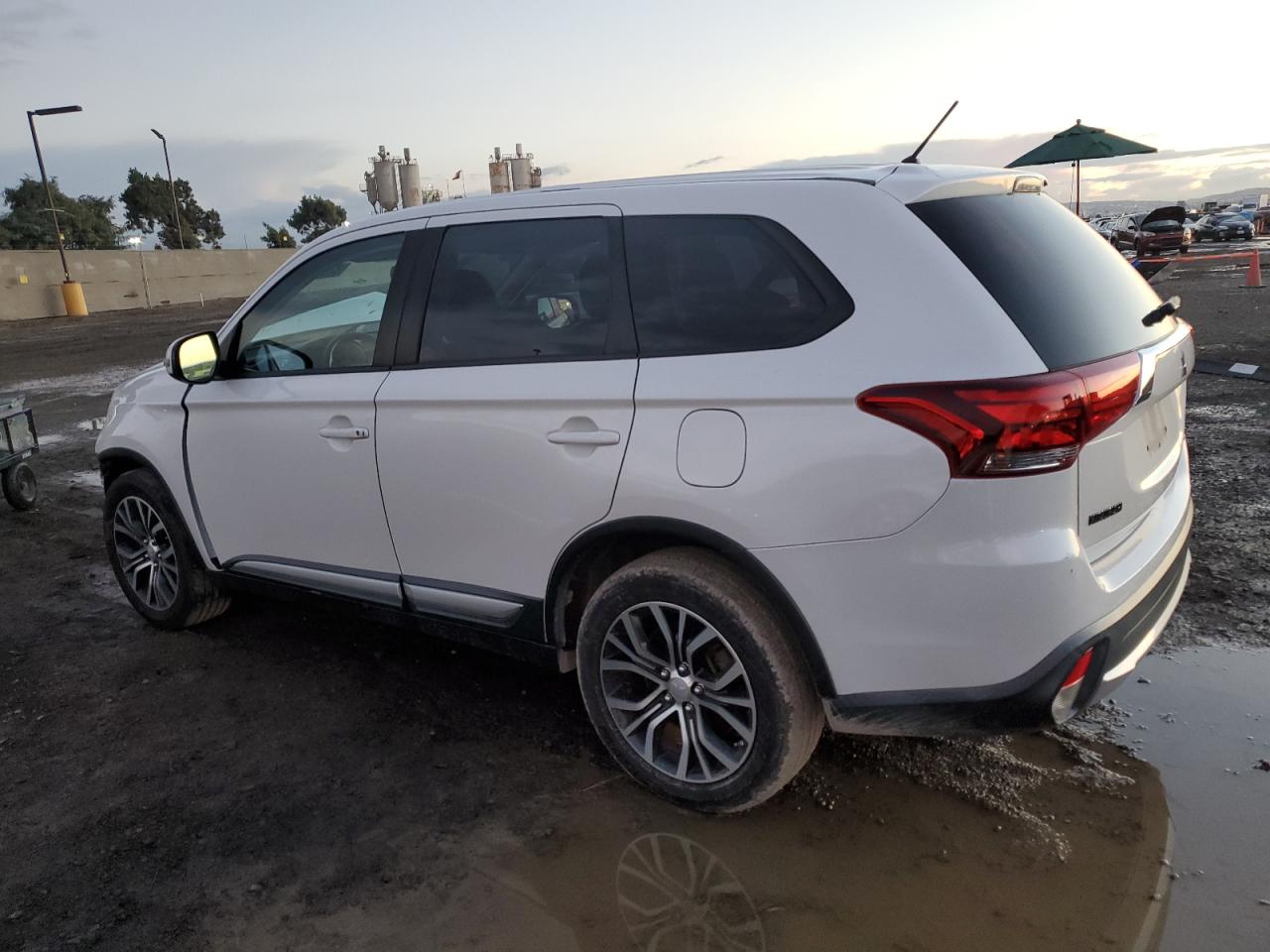 Изображение 2 2016 MITSUBISHI OUTLANDER SE 2016 с VIN JA4AD3A33GZ062575