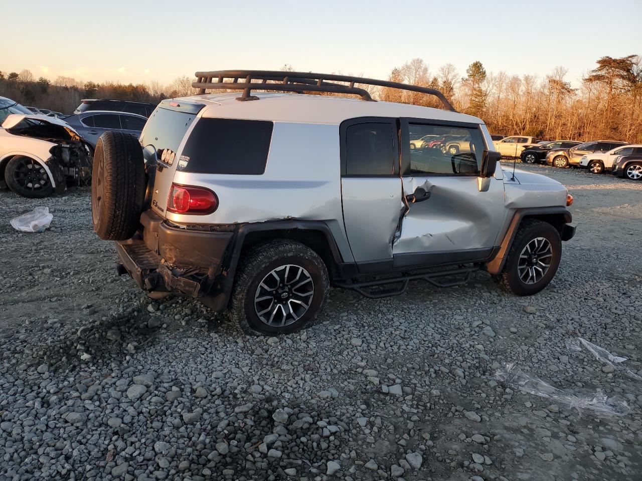 Изображение 3 2007 TOYOTA FJ CRUISER  2007 с VIN JTEBU11F870042072