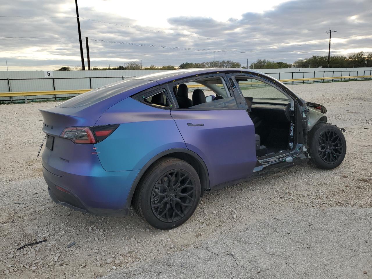 Image 3 of 2022 TESLA MODEL Y  2022 with VIN 7SAYGDEEXNF330010
