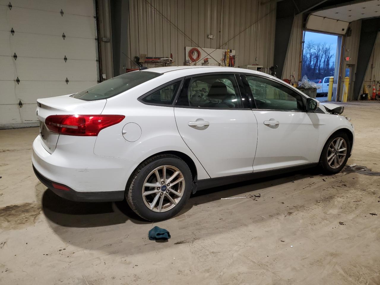 Image 3 of 2017 FORD FOCUS SE 2017 with VIN 1FADP3F25HL340042