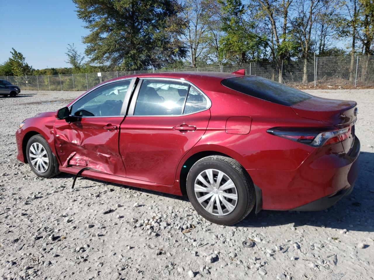 Obraz 2 z 2022 TOYOTA CAMRY LE 2022 z VIN 4T1C31AKXNU589385