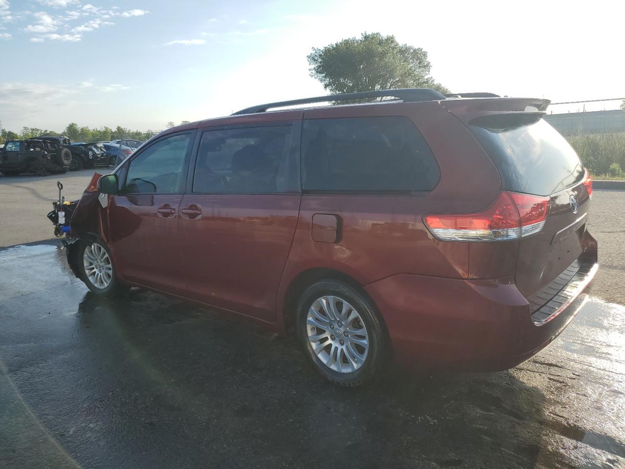 Obraz 3 z 2012 TOYOTA SIENNA XLE 2012 z VIN 5TDYK3DC1CS268480