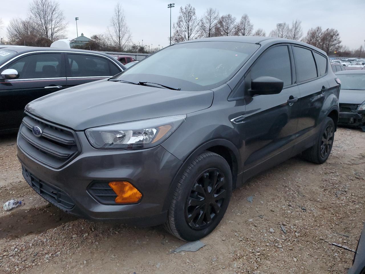 Obraz 1 z 2018 FORD ESCAPE S 2018 z VIN 1FMCU0F7XJUD41739