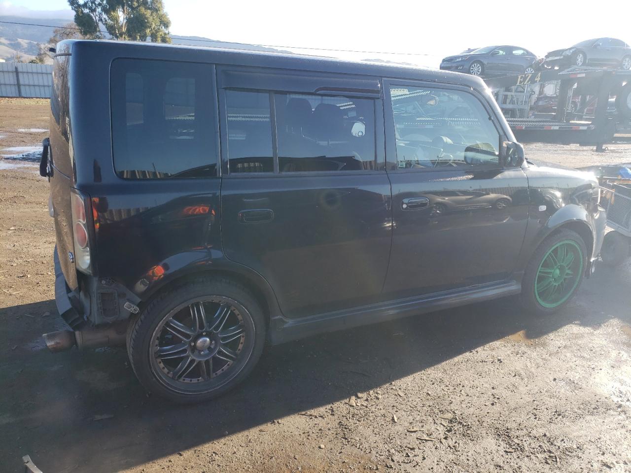 Изображение 3 2004 TOYOTA SCION XB 2004 с VIN JTLKT334740135972