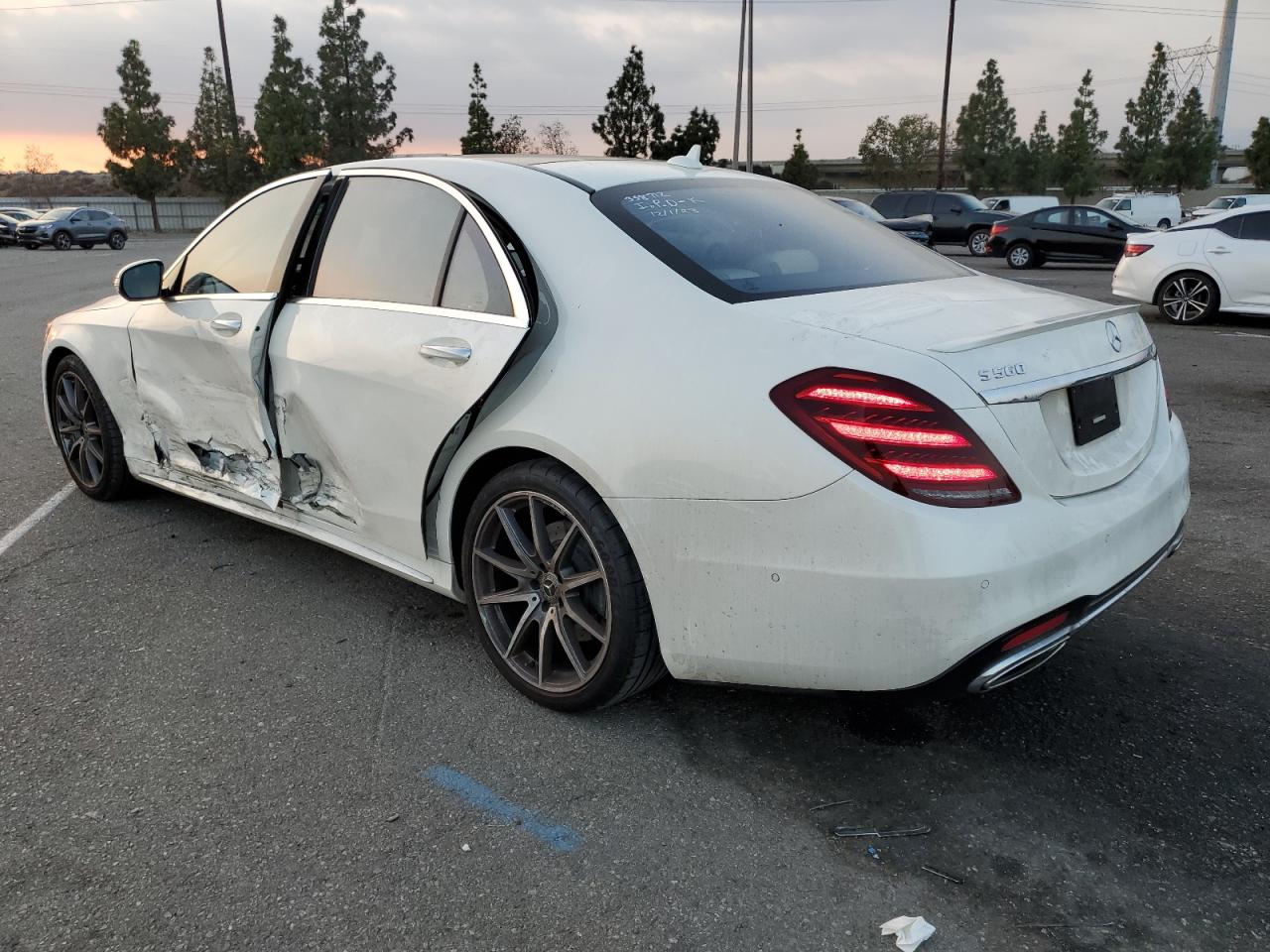 Изображение 2 2020 MERCEDES-BENZ S 560 2020 с VIN WDDUG8DB9LA517437