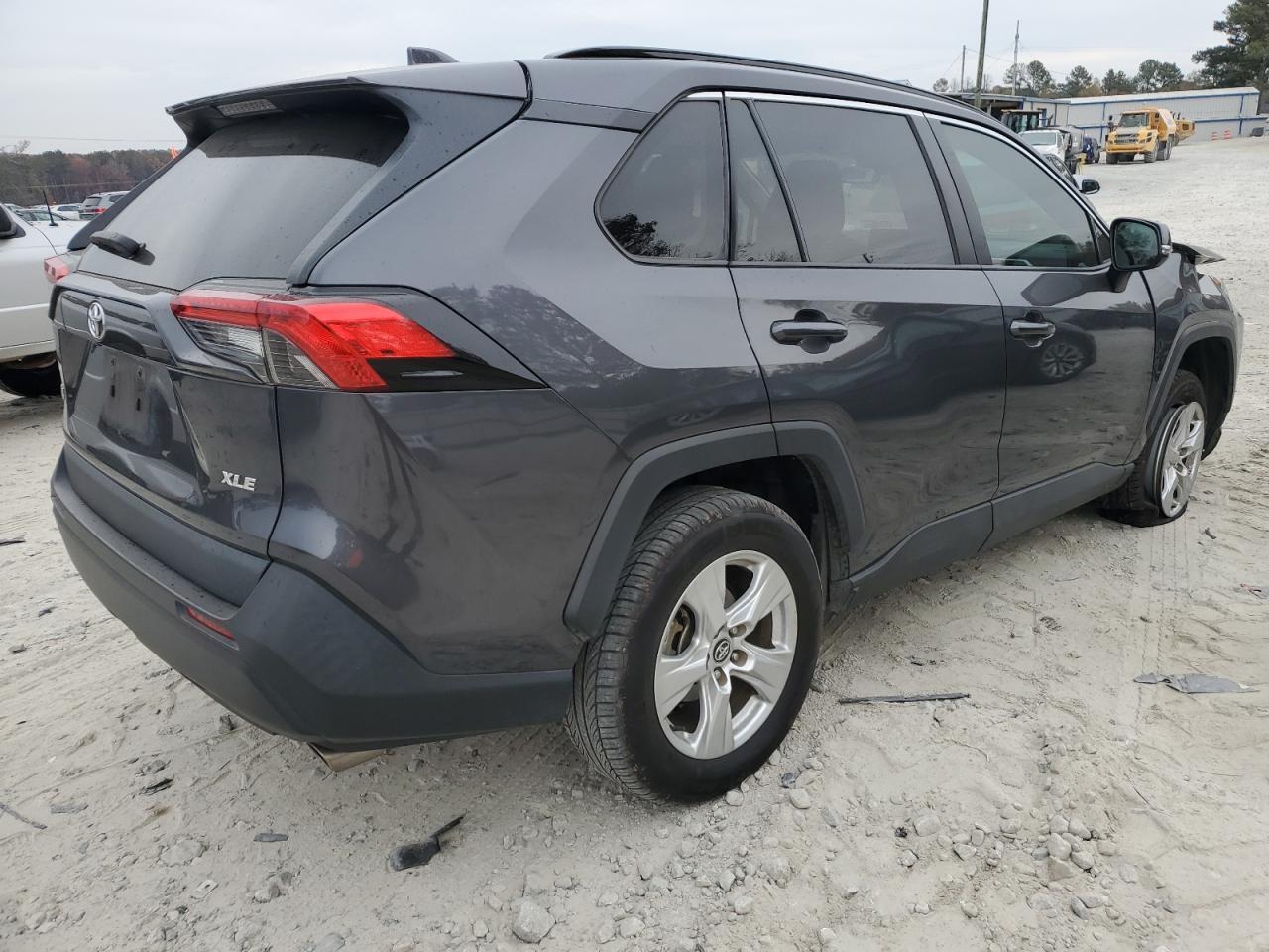 Image 3 of 2020 TOYOTA RAV4 XLE 2020 with VIN 2T3W1RFV3LW096107