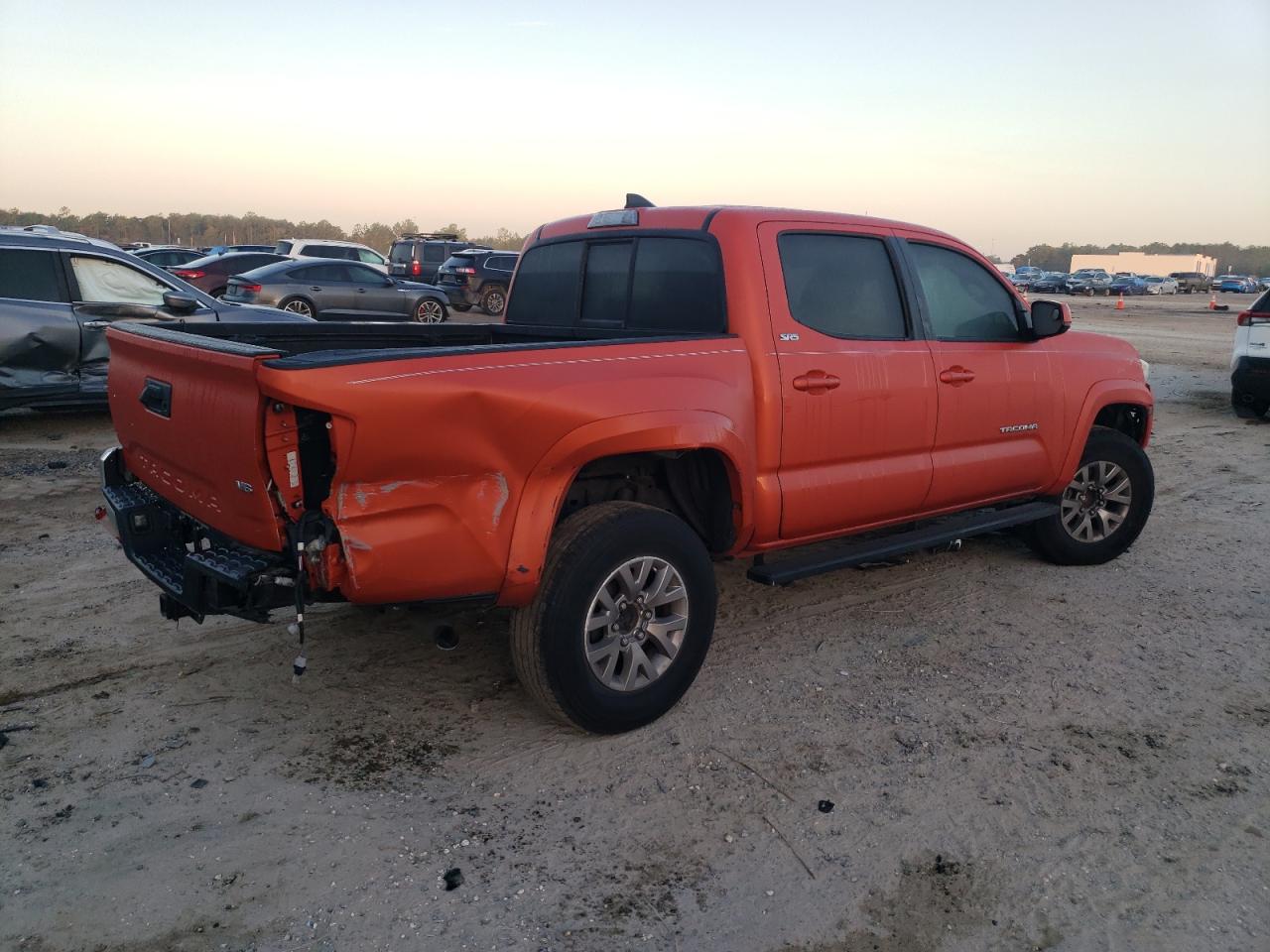 Image 3 of 2017 TOYOTA TACOMA DOUBLE CAB 2017 with VIN 5TFAZ5CN1HX033915