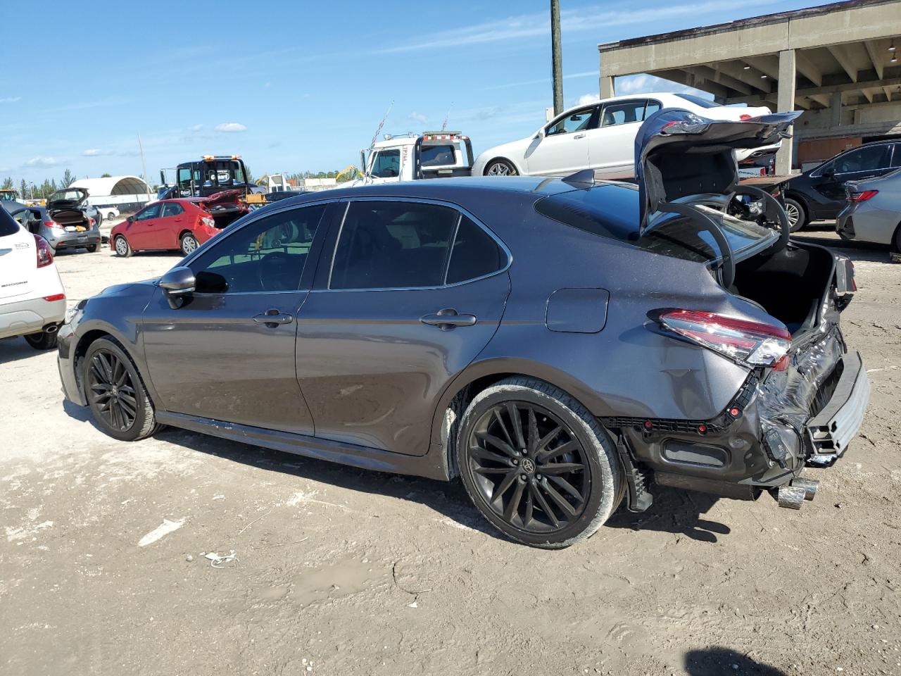 Obraz 2 z 2022 TOYOTA CAMRY XSE 2022 z VIN 4T1K61AK4NU026691