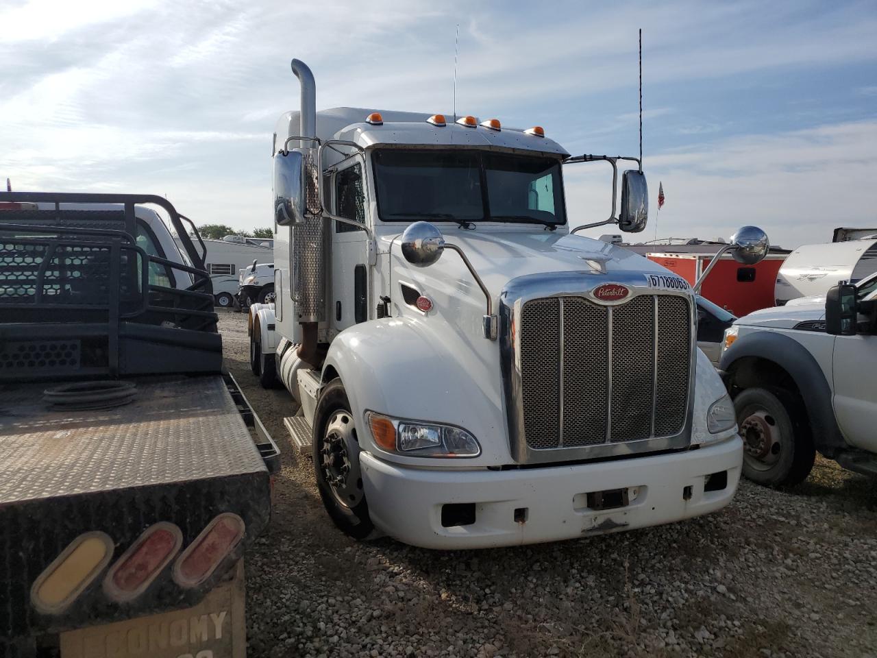 Изображение 1 2014 PETERBILT 384  2014 с VIN 1XPVDP9X2ED219110