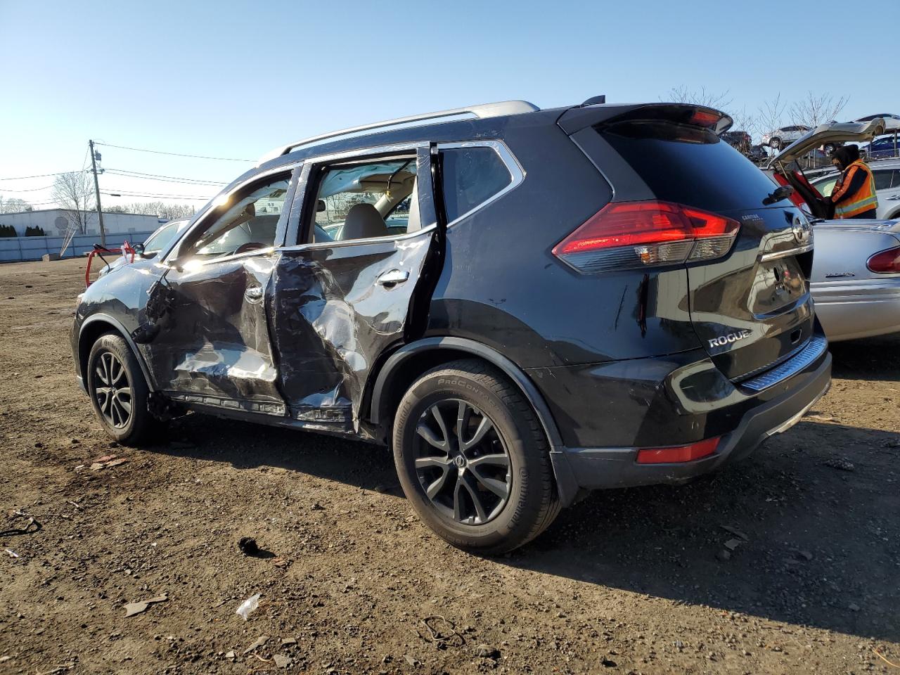 Obraz 2 z 2017 NISSAN ROGUE S 2017 z VIN 5N1AT2MTXHC732587