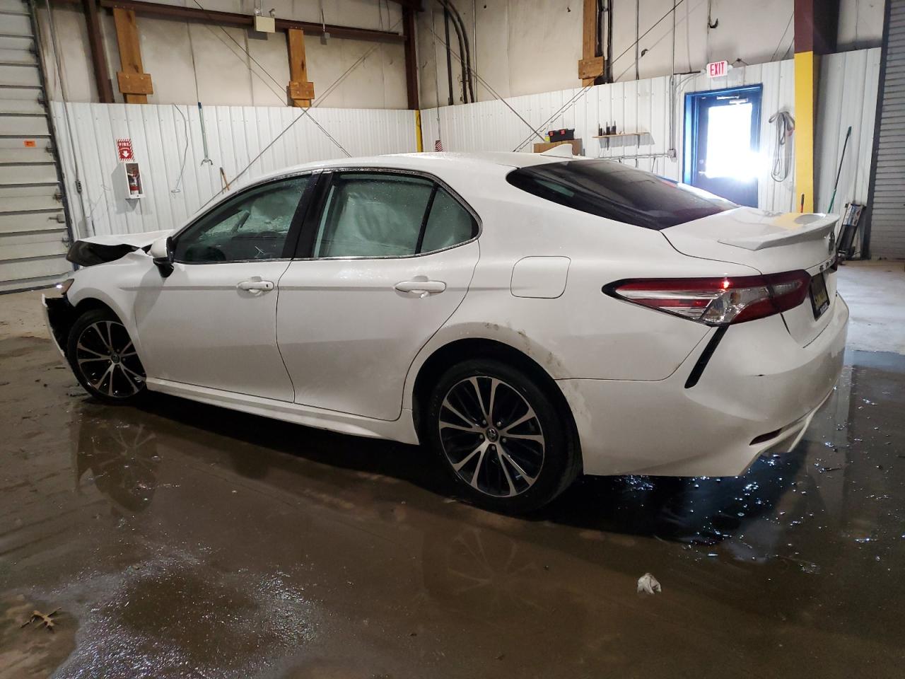 Изображение 2 2020 TOYOTA CAMRY SE 2020 с VIN 4T1G11AK1LU332166