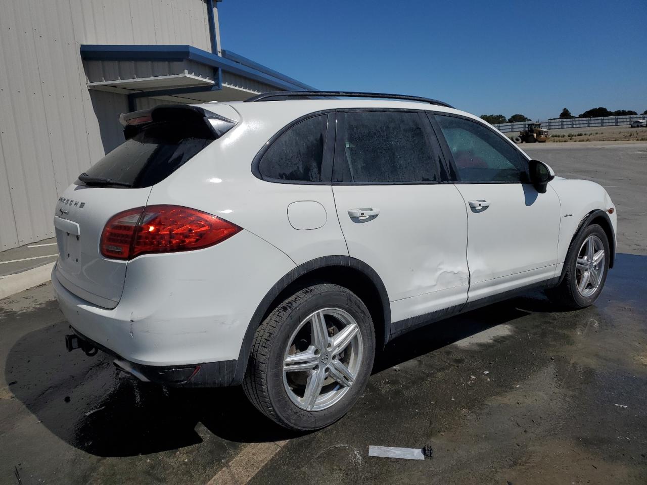 Image 3 of 2014 PORSCHE CAYENNE  2014 with VIN WP1AF2A23ELA38230