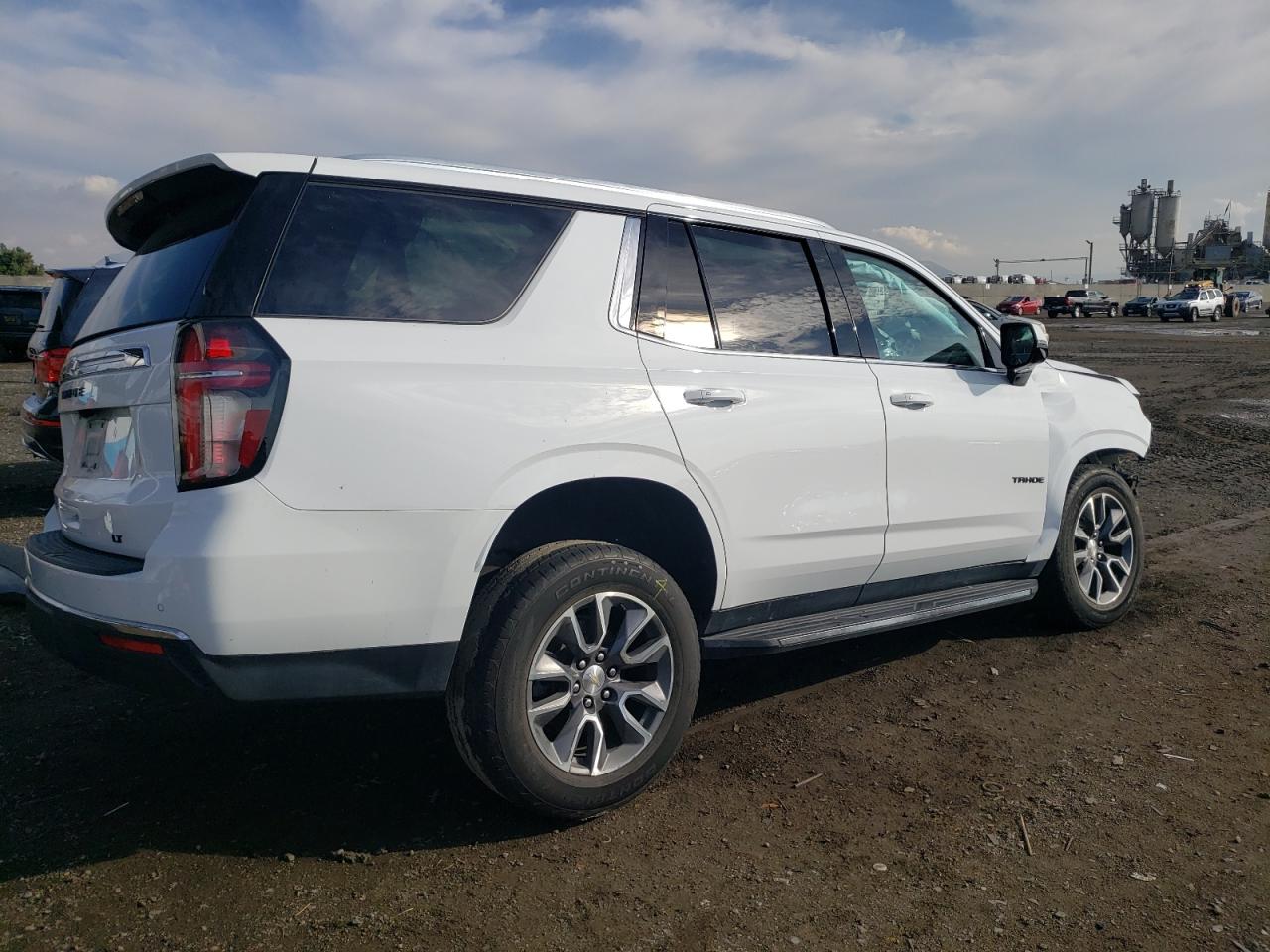 Image 3 of 2021 CHEVROLET TAHOE C1500 LT 2021 with VIN 1GNSCNKD6MR132038