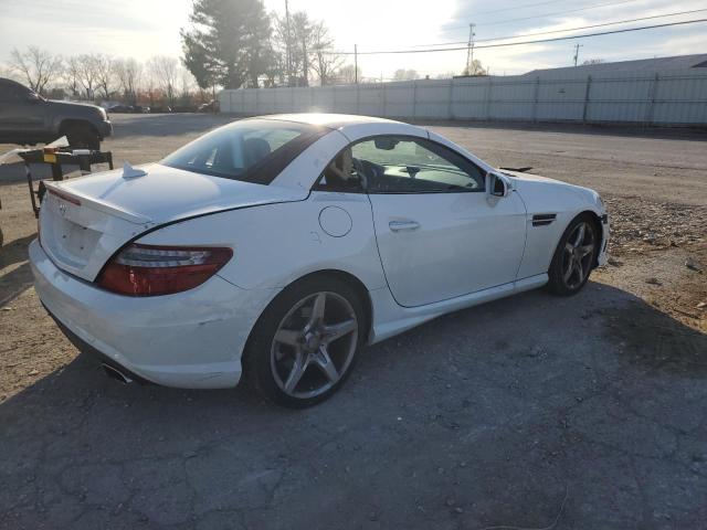 Image 3 of 2016 MERCEDES-BENZ SLK 300 2016 with VIN WDDPK3JA7GF120215