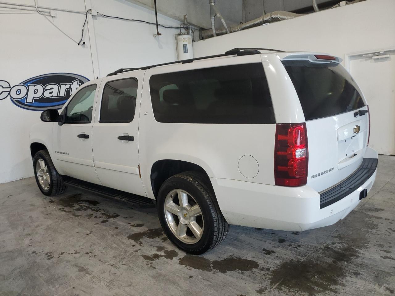 Image 2 of 2007 CHEVROLET SUBURBAN C1500 2007 with VIN 1GNFC16097R417211